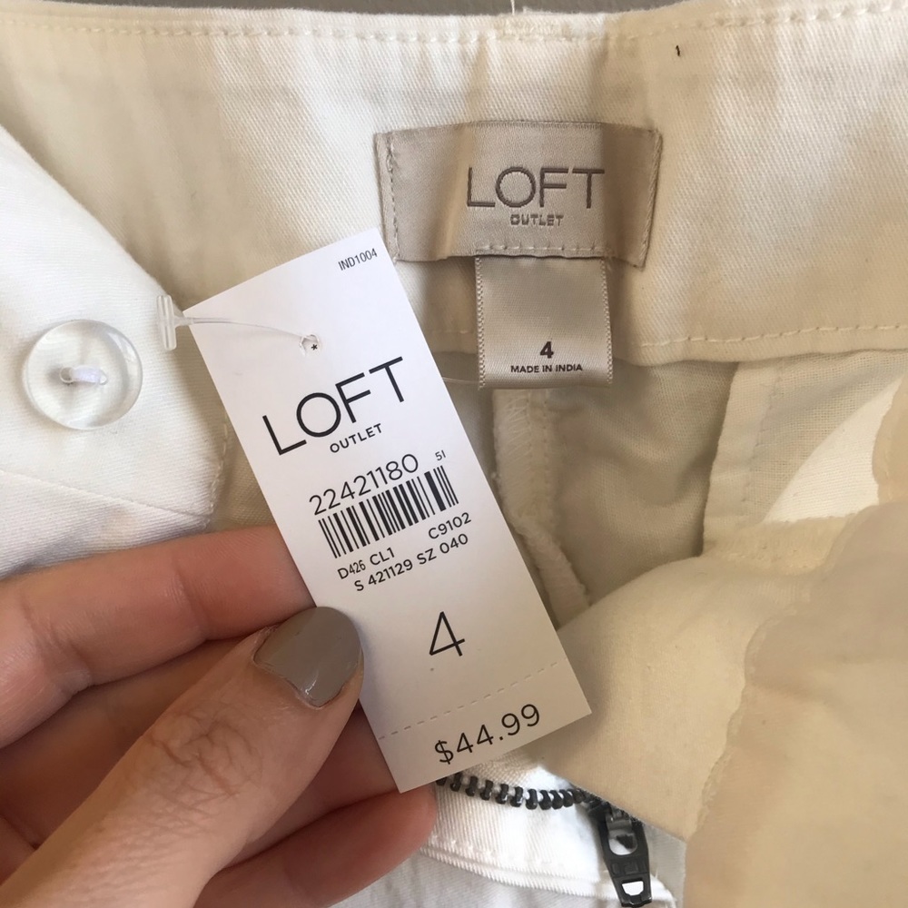 NEW LOFT 4” Short Black White Floral Shorts 4 - Picture 6 of 7